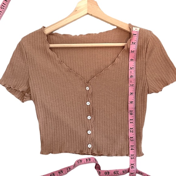 SHEIN Short Sleeve Button Down Crop Top - Picture 3 of 5